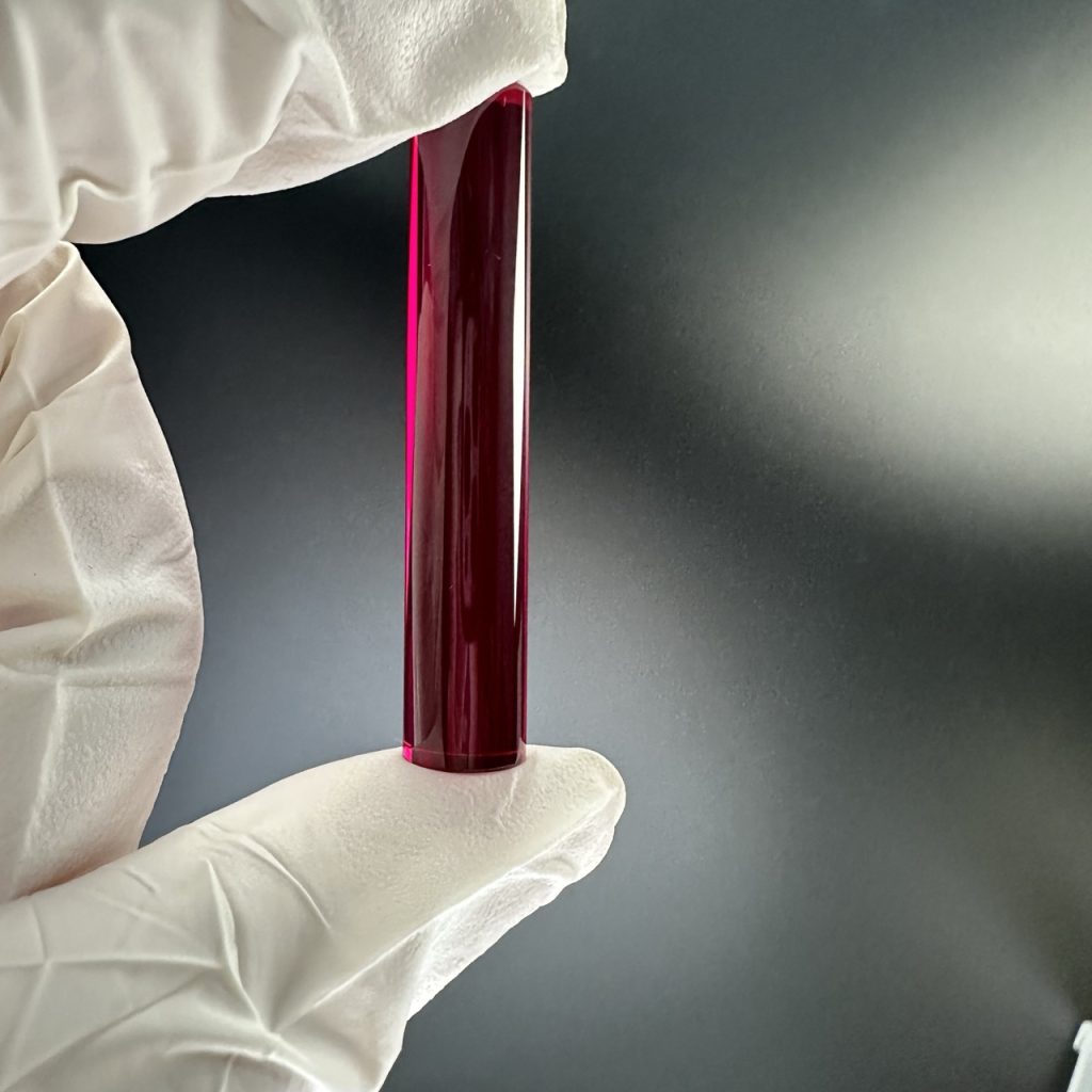 Garnet Ruby rod used in the manufacturing of laser rods or laser sticks Customizable for your freedom of choice.dia 1cm×7cm